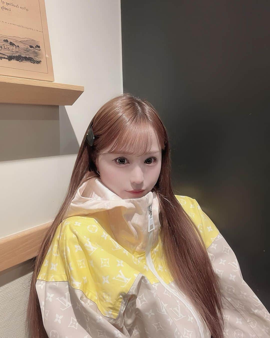 れみれみのインスタグラム：「VUITTONのピンこの後すぐ無くした👻 ・ #louisvuitton」