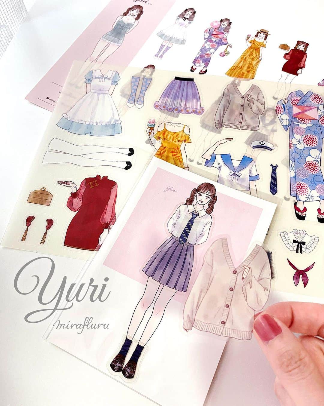 miya(ミヤマアユミ)さんのインスタグラム写真 - (miya(ミヤマアユミ)Instagram)「❤️Yuri ユリ  ファンシーな世界観が好きな学生のユリちゃん。  お名前は大好きなミニチュア作家の　@bonnechance_yuri さんからお借りしました🥰  ファッションを楽しむ5人の女の子達を描きました👚👗👖👕👘  FASHION GIRLS 💜Rin リン 💙Kanon カノン 💚Emma エマ 💛Lala ララ ❤️Yuri ユリ  服や靴、小物、ウィッグを変えて遊べる着せ替えシールです。 組み合わせ次第で、何通りものコーディネートが作れます👚👖👗👠👟  作ったコーデは5人全員に着せ替える事ができます。  2枚目と最後が遊び方の動画になっています。  #ミニチュアアート展2023 #ミニチュアアート展  #artwork #デジタルイラスト #photoshop #fresco #art #illust #illustration #draw #illustrator #イラスト #イラストレーター #ファッション #fashion #ファッションイラスト #ファッションイラストレーター #着せ替え #きせかえ #女の子イラスト #プレゼント #カジュアル #制服　#ガーリー」10月24日 17時36分 - miya78pic