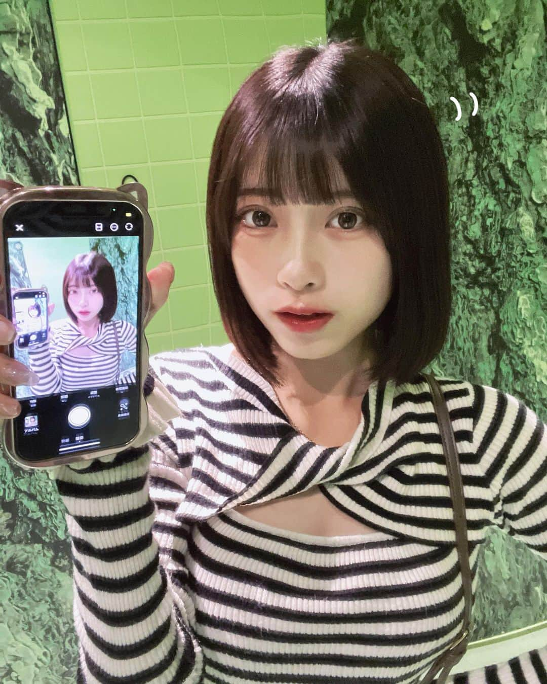 三野宮鈴のインスタグラム：「💚🐊🦚🦠🧃」