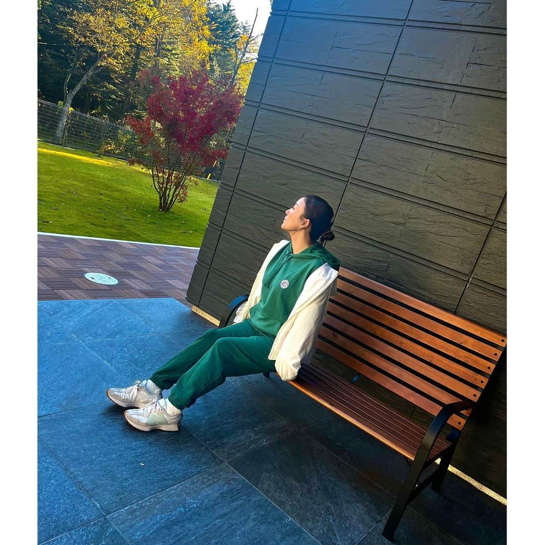 有村智恵さんのインスタグラム写真 - (有村智恵Instagram)「Chilling days with @newbalance ☺︎  ニューバランスさんからたくさんお洋服やシューズを送って頂きました！ お出かけもできるしゆったりする時間にも着ることができるアイテムたち。 ありがたいありがたい☺︎☺︎☺︎☺︎  #newbalance  #mynbcollection  #newbalanceoutfit  #ニューバランス #ニューバランスコーデ」10月24日 17時42分 - chiearimura