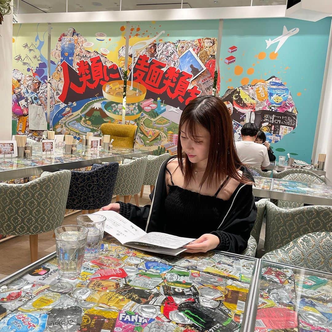 はなのインスタグラム：「可愛いラーメン屋さん🍜 ノーマルカメラは下向いててギリ🤣 こんなかわいいオシャレなラーメン屋さん初めてだった☺️」
