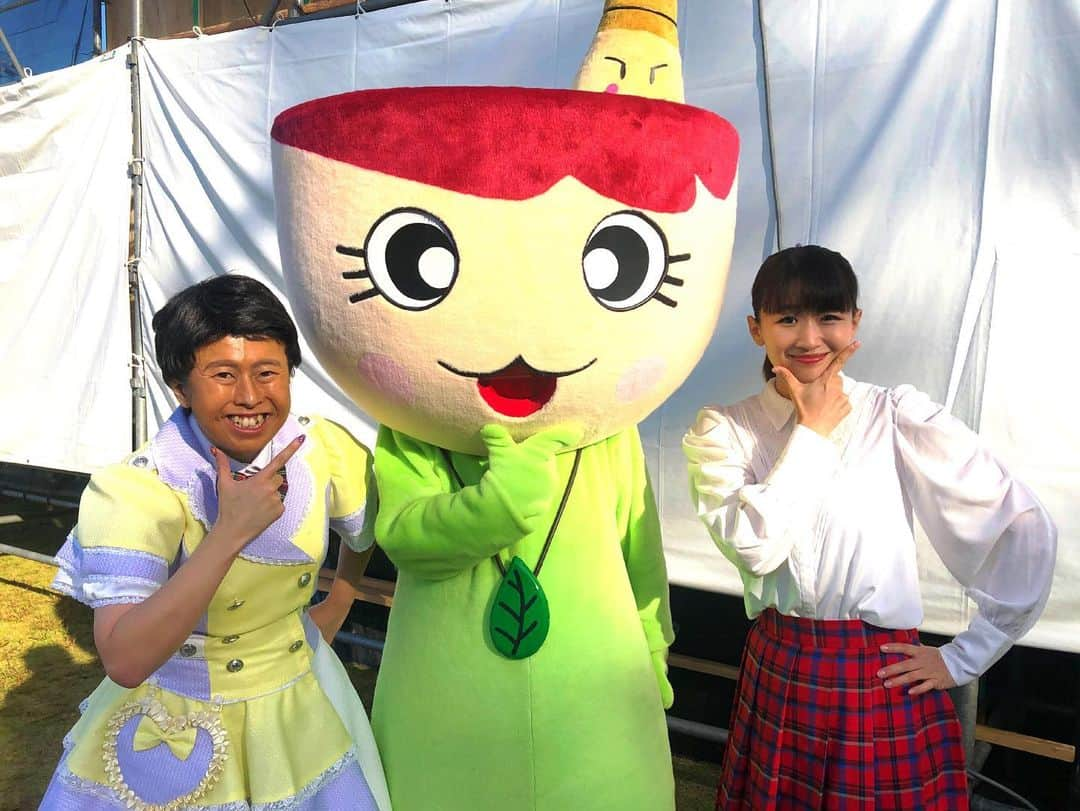 沙羅さんのインスタグラム写真 - (沙羅Instagram)「愛知県のお笑いの文化がもっともっと盛り上がるといいなぁ🥳 西尾市のみなさん、中村市長さん、スタッフのみなさまありがとうございました！楽しかった〜😆 漫才やコント、ピン芸を披露してくださったみなさまもお疲れさまでした！面白かったです😂  うなぎもお抹茶🍵も最高に 美味しかったです！！ ごちそうさまでした❤️  ハンバーグ！！！  #N-1グランプリ #愛知県西尾市 #抹茶のマーチャ #スピードワゴン井戸田 さん #松井珠理奈 さん #激可愛❤️ #写真のポーズは #SKE と見せかけて #SK2 だよ😂 #国生千代 アナ #東海テレビ #パンプキンポテトフライ さん #金の国 さん #アイドル鳥越トリちゃん  #沙羅 #ものまね #綾瀬はるか さん #民謡がとても素晴らしかった #りあれの きょうだい #堂々としててすごかったなぁ〜🥳」10月24日 17時48分 - sarapika128