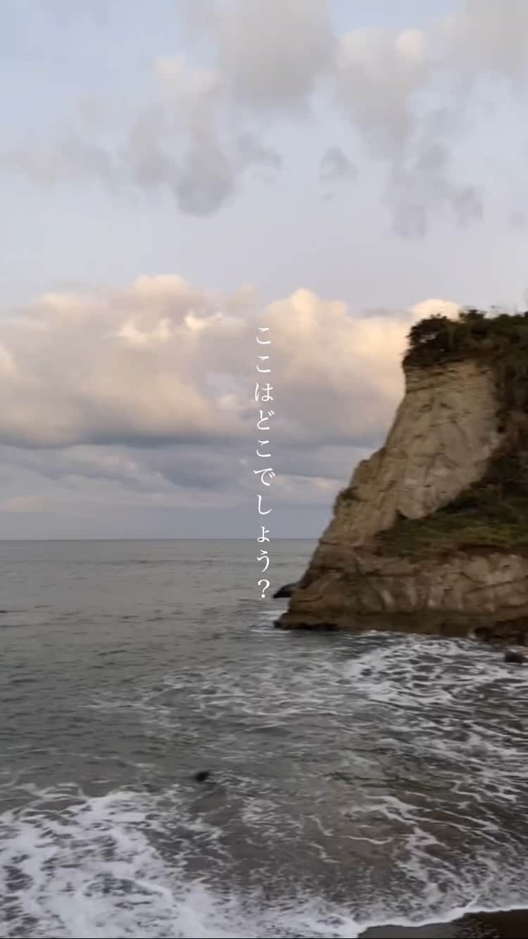 旅行メディア・じゃらん〈公式〉のインスタグラム：「ここは… . #津々ヶ浦 （千葉県） 千葉県いすみ市にある海岸。大小の2つの岩がシンボルになっています。 .※22年12月撮影 . . #千葉観光 #千葉旅行 #千葉 #房総 #じゃらん #観光 #観光地 #観光スポット #旅行 #旅行好きな人と繋がりたい #旅行好き #japantravelphoto #japantrip #japantravel #国内旅行 #絶景 #絶景スポット #誰かに見せたい景色 #誰かに見せたい風景」