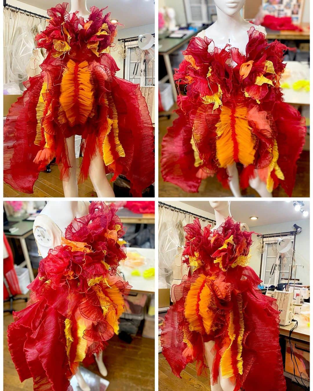 ARAKI SHIROさんのインスタグラム写真 - (ARAKI SHIROInstagram)「-details on red creature costume- The red creature-like costume would consist of many irregular hand-pleated details.The organic costume seems to be floating in the ocean or floating in the air.  #ARAKISHIRO  #emergingdesigner  #upnextdesigner  #fashionforbankrobbers  #1granary  #thevanillaissue  #sculpturalfashion  #dazedanddiscovered  #alwaysupportalent #fashiondetails」10月24日 17時51分 - arakishiro