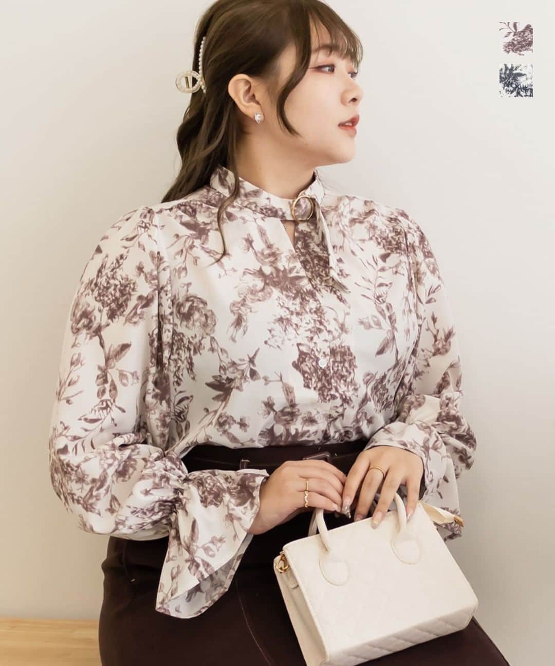 のインスタグラム：「・NEW&RE STOCK ・  新作オリジナルアイテム発売！ 上品な肌見せがおしゃれなチョーカーブラウスなど。  人気アイテムも再入荷です。 ※一部のカラーのみの再入荷です。  是非ご覧ください。 ＿＿＿＿＿＿＿＿＿＿＿＿＿＿  CLETTEオリジナル★花柄チョーカーブラウス a9a173015 color：mocha／navy  CLETTEオリジナル★花柄プリーツワンピース b4a173102 color：mocha／navy  CLETTEオリジナル★配色メローセットワンピース b4a146122 color：ivory／pinkmocha／black  CLETTEオリジナル★デコルテリボンワンピース b4a192008 color：black  ■再入荷■ ※一部のカラーのみの再入荷です。  CLETTEオリジナル★ゴブランマーメイドスカート（※ベージュのみ） e1z173049 color：beige  CLETTEオリジナル★配色ステッチフレアワンピース（※ブラックのみ） b4a173093 color：black  CLETTEオリジナル★袖レースプチハイネックプルオーバ（※オフ/ブラックのみ） a4a146315 color：black／offwhite ＿＿＿＿＿＿＿＿＿＿＿  その他にもCLETTEでしか買えないオリジナルアイテム発売中！ ぜひご覧ください。」