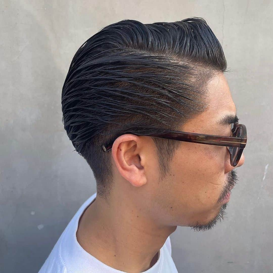 DRESSKINのインスタグラム：「埼玉県草加駅から歩いてすぐのところにある Localbarber HIRAKAWA の店長 @muto.ta1 さんのスタイル💇💈  Repost from @localbarber_hirakawa_style   #localbarberhirakawa #バーバースタイル  #サイドパート #ドレスキン #メンズグルーミング #メンズコスメ」