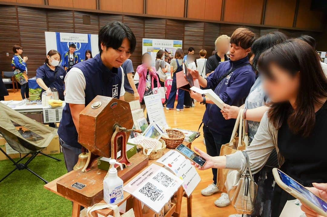 ナッセ福岡 編集部 (旧めさーじゅ) さんのインスタグラム写真 - (ナッセ福岡 編集部 (旧めさーじゅ) Instagram)「. ／ 女子旅EXPO 2024 開催決定！✈️ ＼  「旅行好き女子たちと観光地をつなぐ」NASSE旅の祭典が2024年2月11日（日）に開催！  自治体や観光協会などブースや体験ブースも多数ありの旅の祭典！ネットやSNSとはまた違う、よりディープな情報に触れ合えます😄✨ さらに、今回は福岡の人気店が揃う「スイーツマルシェ」を開催☕  特産品の試食、ノベルティプレゼントなどの企画もありますので、情報をお見逃しなく🎶  ------------------------------------ 【女子旅EXPO2024】 開催日/2024年2月11日 時間/11:00~18:00 内容/観光地PRブース・ステージイベント・抽選会・飲食コーナー 参加者/無料　※事前予約必須 . 詳細は「女子旅EXPO」のハイライトをチェック😉❣️ * #女子旅EXPO #女子旅EXPO2024 #NASSE #ナッセ #ナッセ福岡 #女子旅 #女子旅行 #旅女 #タビジョ #旅好き女子 #九州旅行 #九州観光 #観光スポット #観光 #旅行 #観光 #癒し旅 #一人旅女子 #女子旅行 #福岡イベント #旅行イベント」10月24日 18時00分 - nasse_fukuoka