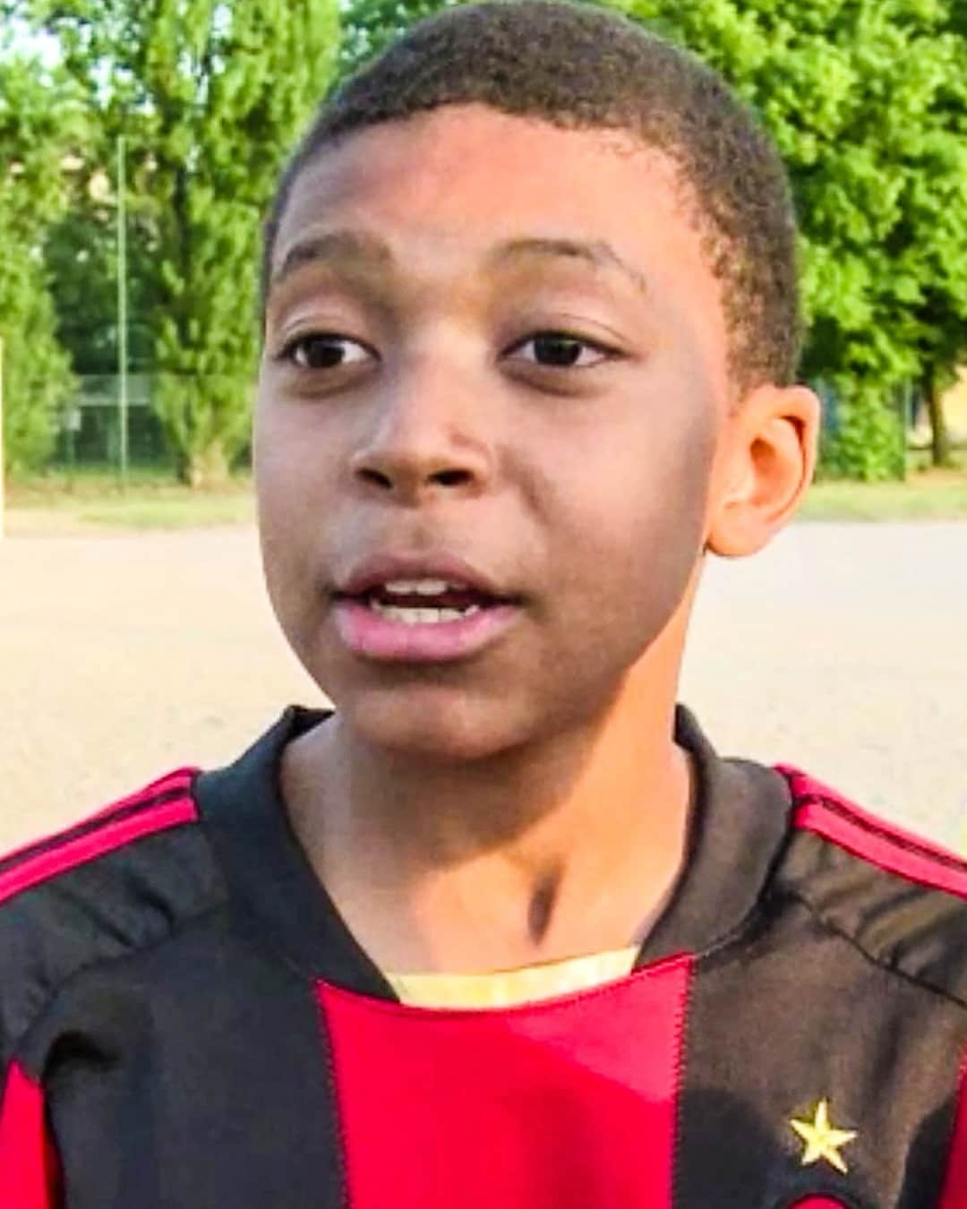 Skills • Freestyle • Tekkersのインスタグラム：「Just 12-year-old Kylian Mbappé repping an AC Milan shirt. PSG face Milan in the Champions League on Wednesday 🌟」