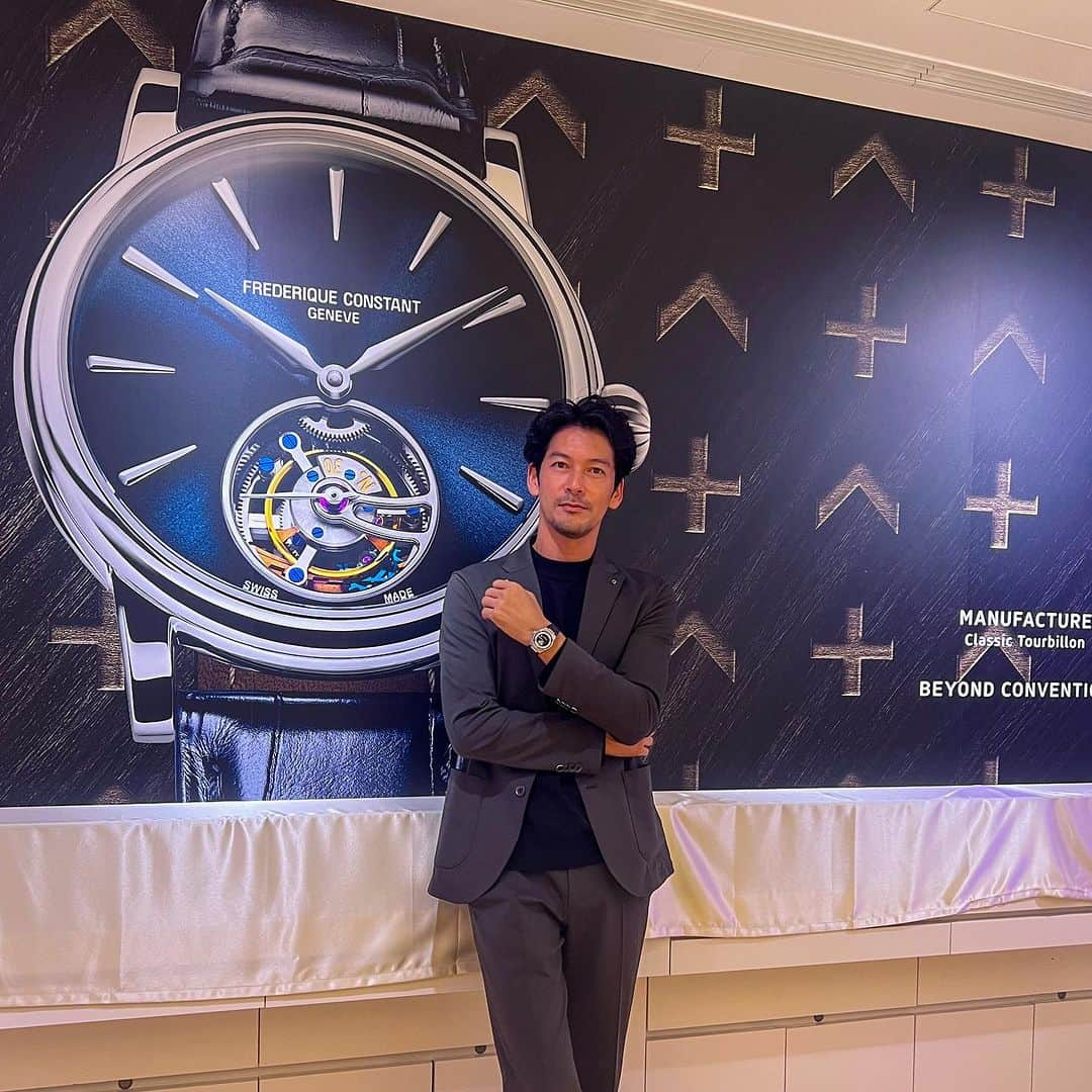 久保田裕之のインスタグラム：「スイス時計ブランド「FREDERIQUE CONSTANT」が35周年を記念して、銀座CITIZEN FLAGSHIP STORE TOKYO内に『フレデリック・コンスタント ブティック 東京』をオープンしたということで、オープニングパーティーに行ってきました🙆🏻‍♂️  国内初、そしてアジア地区初となる新コンセプトブティック！！ 35周年の限定モデルもあったり、11月30日まで開催されるオープニングキャンペーンもあるので是非👍🏻  着けている時計は『ハイライフ ハートビート』 ブランドのアイコンであるハートビートが特徴で、シンプルでありながら存在感がある！ どんなスタイルにも合いそう。 レディースモデルも充実していましたよ😄  東京都中央区銀座6-10-1GINZA SIX1F CITIZEN FLAGSHIP STORE TOKYO内  #frederiqueconstant #時計#watch  #フレデリックコンスタント」