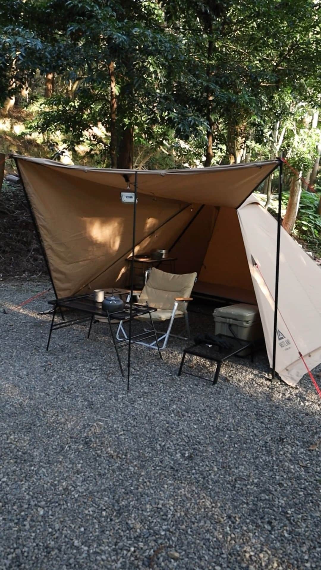 VASTLANDのインスタグラム：「TCティピーテントでキャンプ🏕️ キャンプがしやすい季節になってきましたね😊✨  #VASTLAND #ヴァストランド #TCティピーテント #ソロテント #キャンプ」