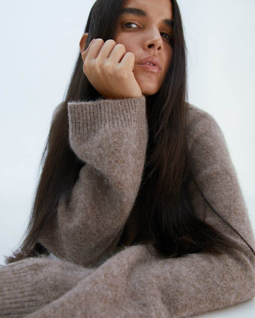ARKETのインスタグラム：「The classic Alpaca Blend Jumper, a longstanding ARKET staple, now available in mole melange. Explore all of our seasonal knits: link in bio. - #ARKET」
