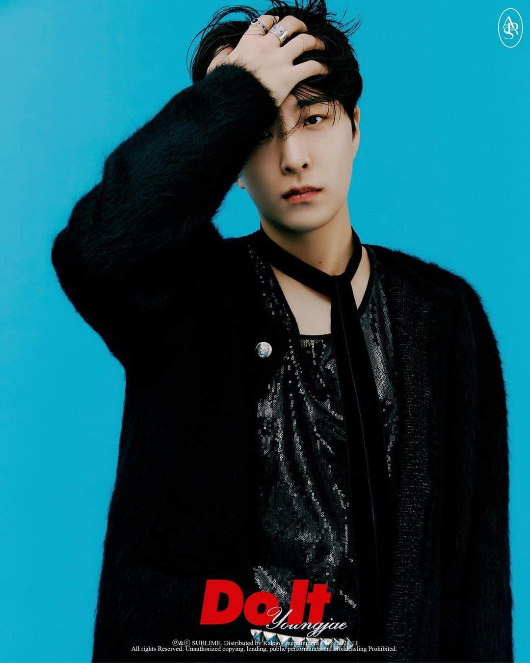 ヨンジェのインスタグラム：「영재(Youngjae) ’Do It‘ Concept Photo #4 💙💙💚 영재(Youngjae) 1st Full Album ’Do It‘ 2023.11.06 6PM (KST)  #영재 #YOUNGJAE #DoIt」