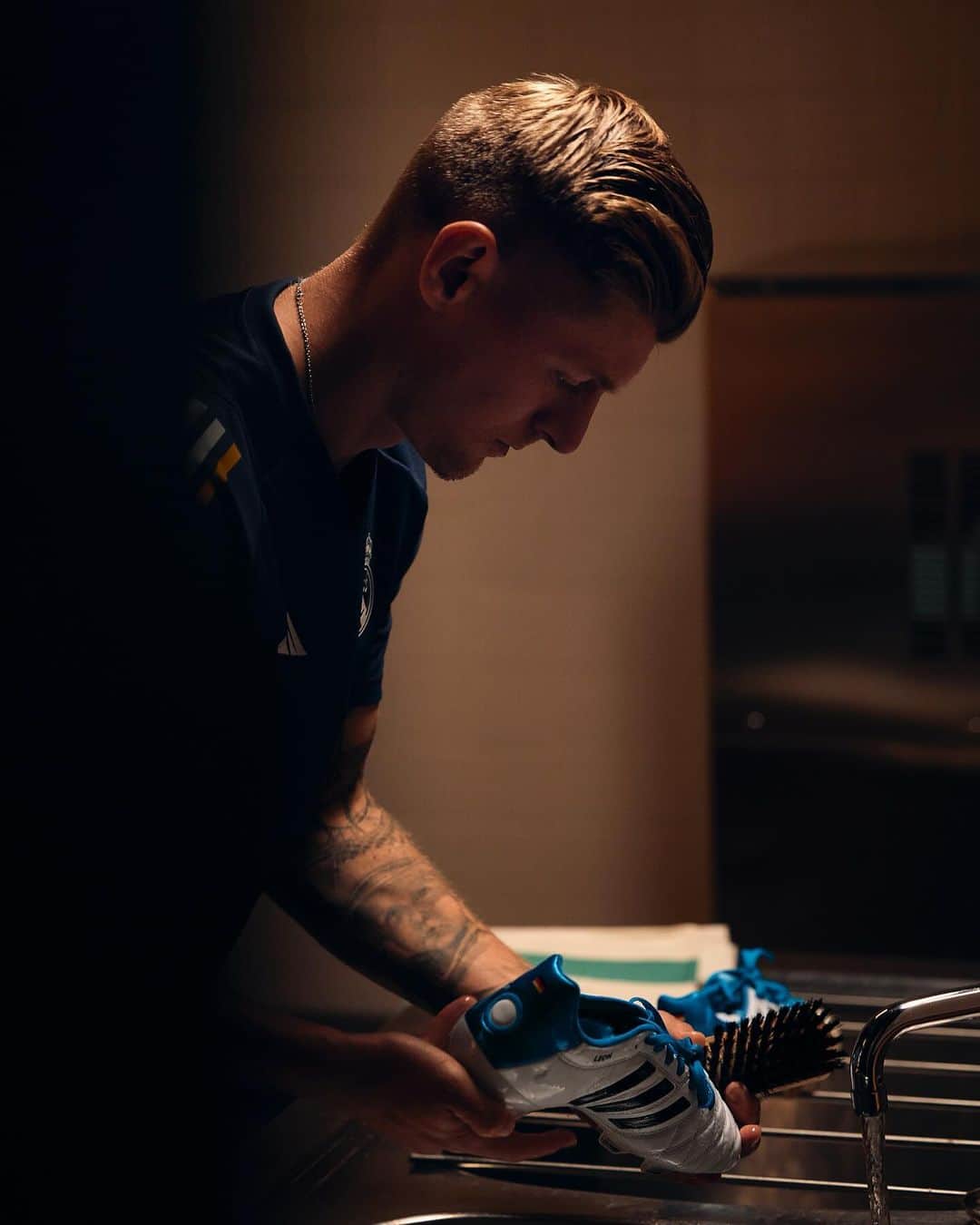 adidas Footballさんのインスタグラム写真 - (adidas FootballInstagram)「control. assist. repeat. 🔁   Toni Kroos 11 pro available now 🔗」10月24日 18時19分 - adidasfootball