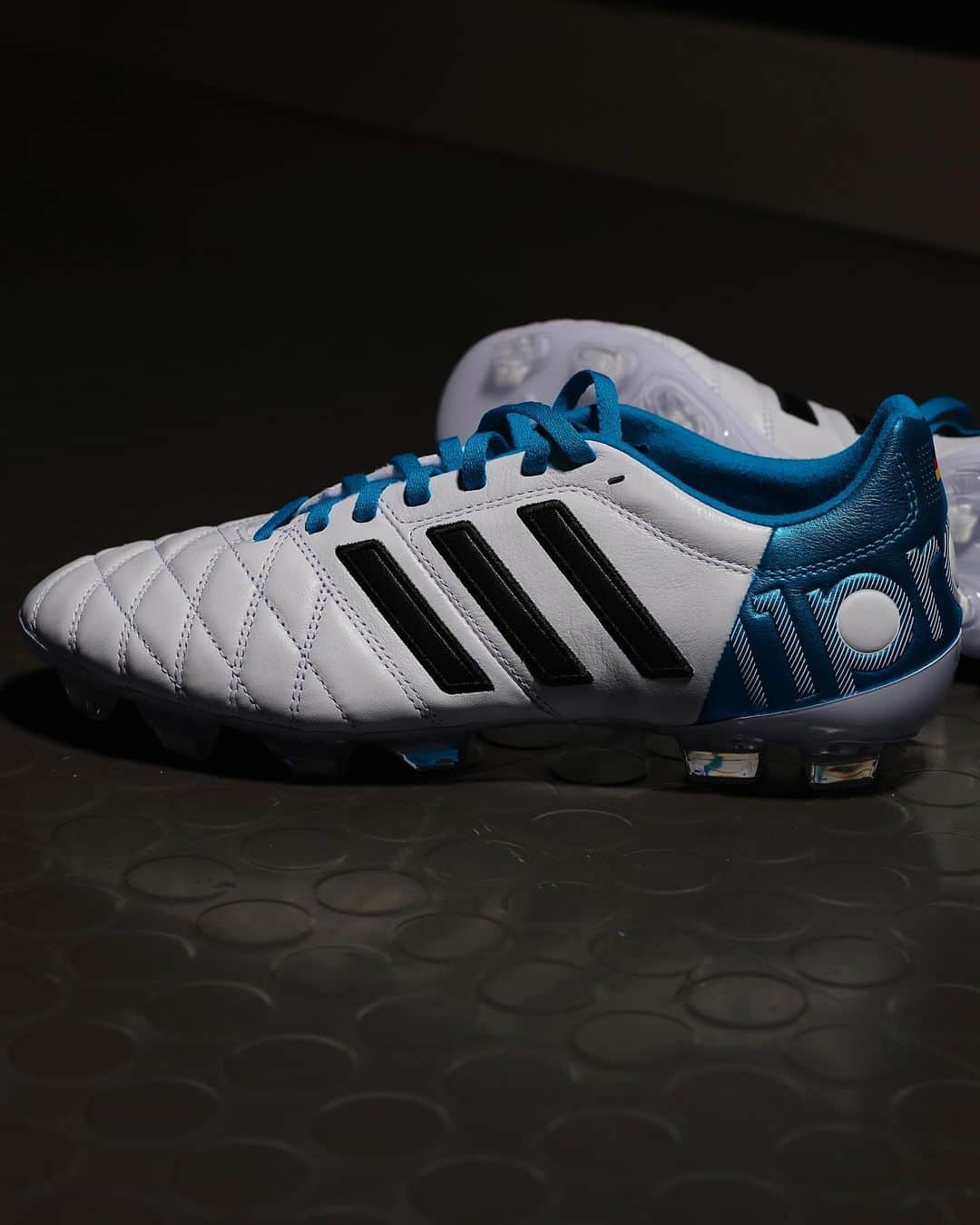 adidas Footballさんのインスタグラム写真 - (adidas FootballInstagram)「control. assist. repeat. 🔁   Toni Kroos 11 pro available now 🔗」10月24日 18時19分 - adidasfootball