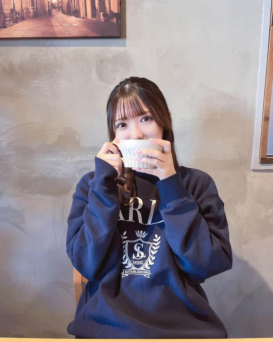 薮田こももさんのインスタグラム写真 - (薮田こももInstagram)「美味しいものいっぱい食べようね🧁♡  食べ歩きっていくらでも食べれちゃう✩ˎˊ˗  みんな最近映画見た〜？？いま公開中の映画好きなの多いからうれしいな🎶 映画は絶対コーラです！！今回のポップコーンはあまいのとしょっぱいのが食べれるやつにしました🍿🫶🏻」10月24日 18時19分 - yuri_selfish
