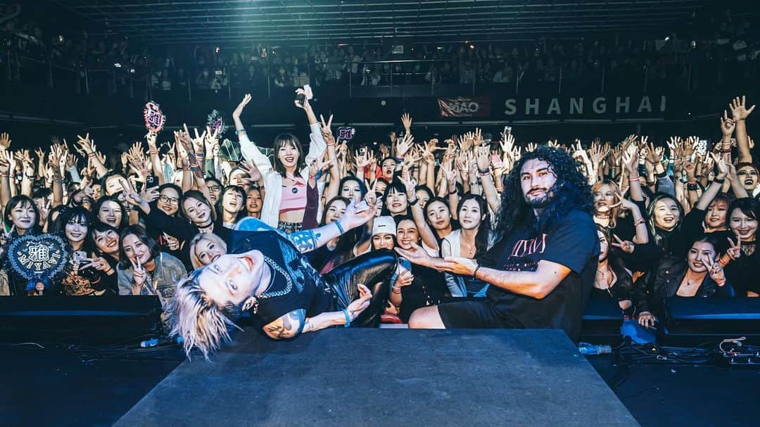 雅-MIYAVI-のインスタグラム：「Beijing & Shanghai Recap  Yes, it’s been wild  你们知道怎么摇滚啊  残すところ、あと２本  🫡」