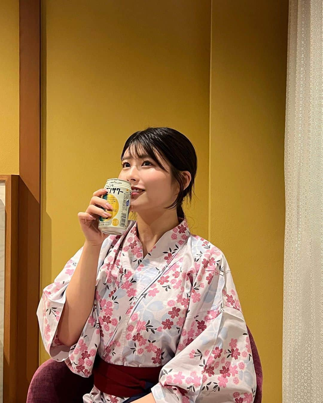 ちとせよしのさんのインスタグラム写真 - (ちとせよしのInstagram)「これ初めて飲んだけど美味しかった🍋 彼女と旅館デートなうに使っていいよ♡なんちゃって😀  #熱海旅行 #浴衣 #浴衣女子 #selfie」10月24日 18時23分 - chitose_yoshino