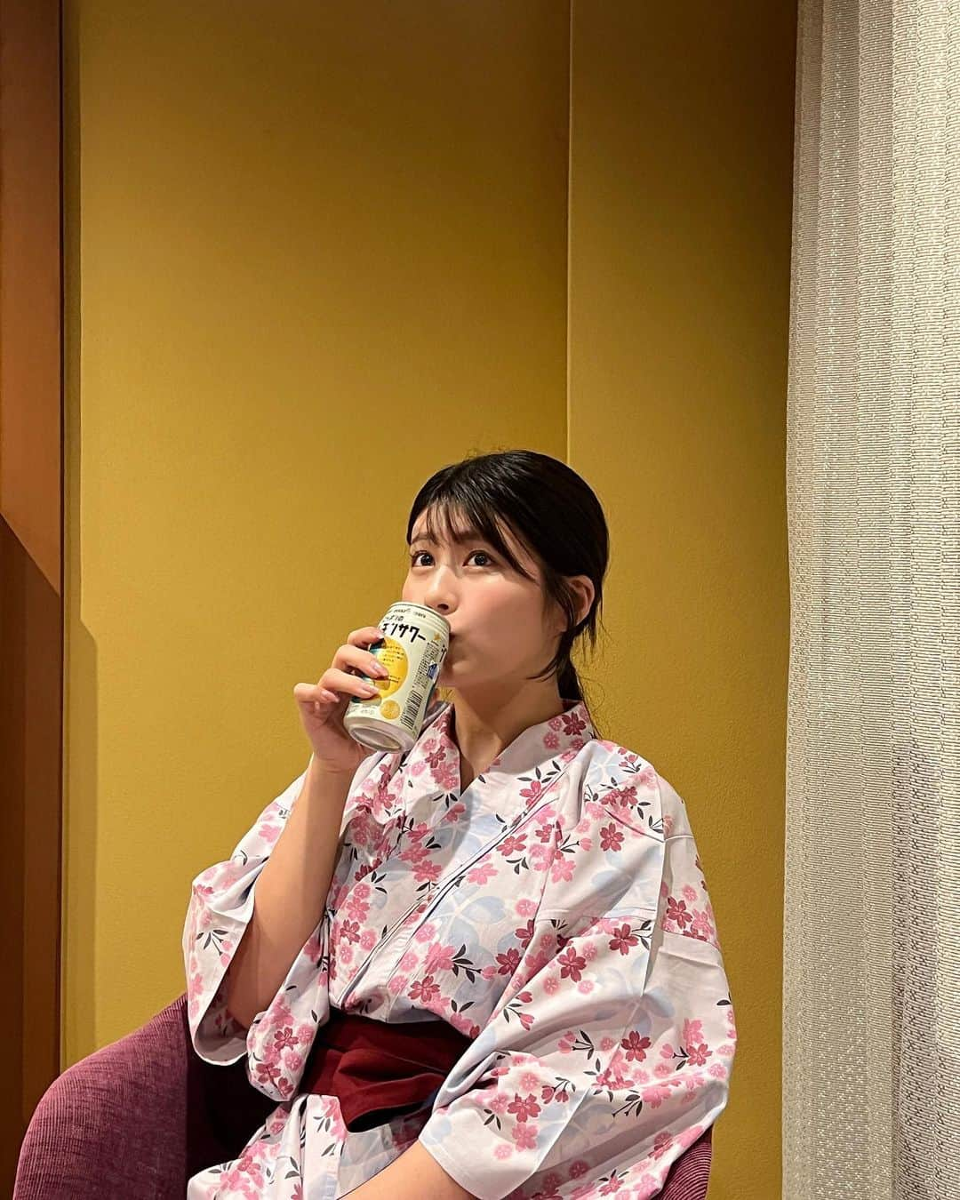 ちとせよしのさんのインスタグラム写真 - (ちとせよしのInstagram)「これ初めて飲んだけど美味しかった🍋 彼女と旅館デートなうに使っていいよ♡なんちゃって😀  #熱海旅行 #浴衣 #浴衣女子 #selfie」10月24日 18時23分 - chitose_yoshino