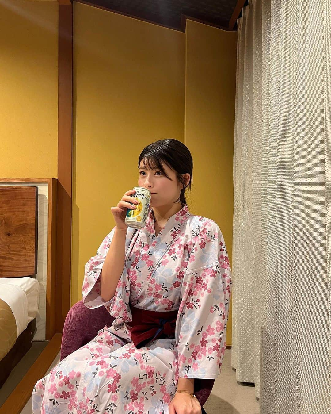 ちとせよしのさんのインスタグラム写真 - (ちとせよしのInstagram)「これ初めて飲んだけど美味しかった🍋 彼女と旅館デートなうに使っていいよ♡なんちゃって😀  #熱海旅行 #浴衣 #浴衣女子 #selfie」10月24日 18時23分 - chitose_yoshino