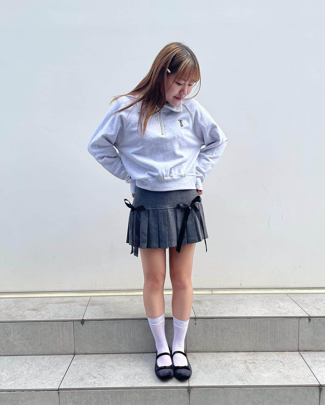 NADIAのインスタグラム：「🖤new in🖤  halfzip tops🩰  color:white,grey ¥12,900(tax in)  ribbon pleats skirt🎀  color:lightgray,grey ¥10,900(tax in)  🩰刺繍入りのハーフジップトレーナーと リボン付きのプリーツスカートが新入荷いたしました⭐︎  店頭でお待ちしております♡♡♡  #nadia」