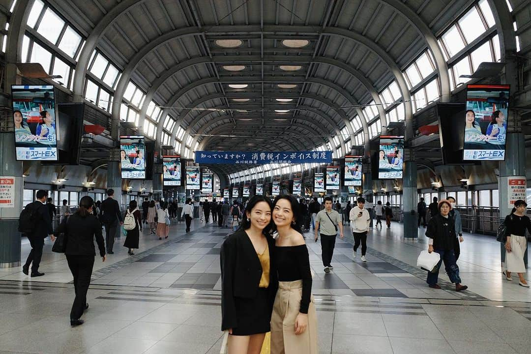 蒼あんなのインスタグラム：「JR東海のスマートEX新幹線の広告にれいなと出てます🚅🎫❤️‍🔥  数ヶ月前窓口で30分並んでたから、まさかこんな便利だったことに驚いたよね🥹  イルカちゃんがかわいくてキュン死にするかと思った🐬💞  日本って本当にまだまだ素敵なところが沢山あるね🥰  是非新幹線EX使ってみてね＼(^o^)／  #jr東海 #スマートex #cm #広告 #双子 #twins」