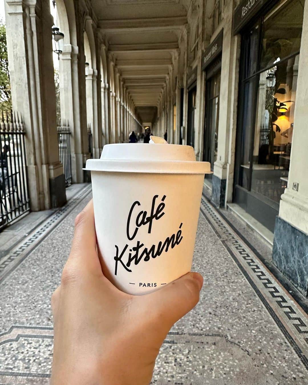 のインスタグラム：「Paris, je t'aime ❤️」