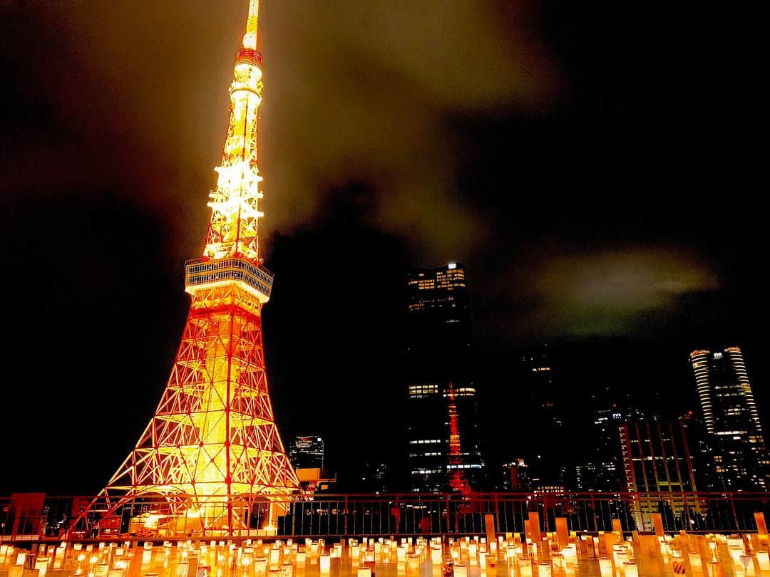 東京プリンスホテルさんのインスタグラム写真 - (東京プリンスホテルInstagram)「【約2,000個のキャンドルが織りなす絶景】  ご宿泊者さま限定でお楽しみいただける 「Tokyo Candle Art」。  10月21日(土)「あかりの日」に第一回を開催いたしました。 ご参加いただきました多くのみなさま、 ありがとうございました✨ 次回は10月28日(土)。  思いを込めた世界に1つのキャンドルが、東京の絶景に新たな煌めきを生む唯一無二の感動体験をぜひお楽しみください。  ご予約、詳細はストーリーズハイライトから。  Share your own images with us by tagging @tokyoprincehotel  —————————————————————  #東京プリンスホテル #東京タワー #絶景はプリンスにある #絶景ホテル #絶景 #tokyoprincehotel #tokyotower」10月24日 18時34分 - tokyoprincehotel
