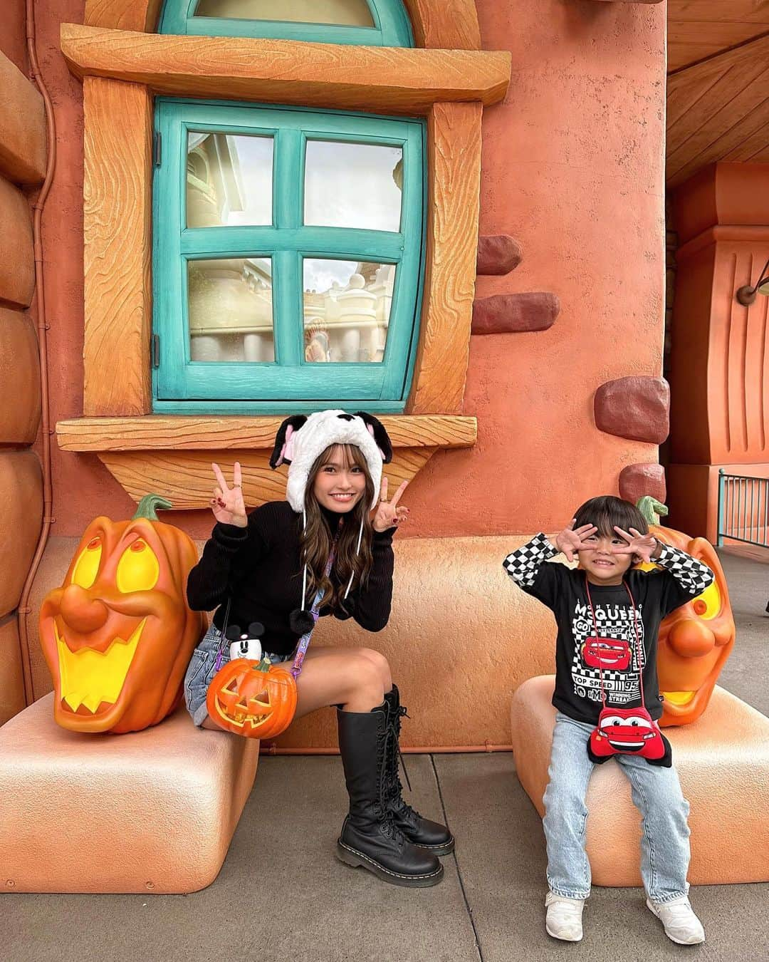 baby.maiさんのインスタグラム写真 - (baby.maiInstagram)「👩🏽🎃👦🏽  Halloween可愛かったなぁ🎃♡ りくとが好きなHalloweenの時期に行けてよかった👻  #Disney #Disneyland #ディズニー #ディズニーランド #東京ディズニーランド #toontown #ディズニーハロウィン #halloween #ディズニーコーデ」10月24日 18時35分 - maixxaloha