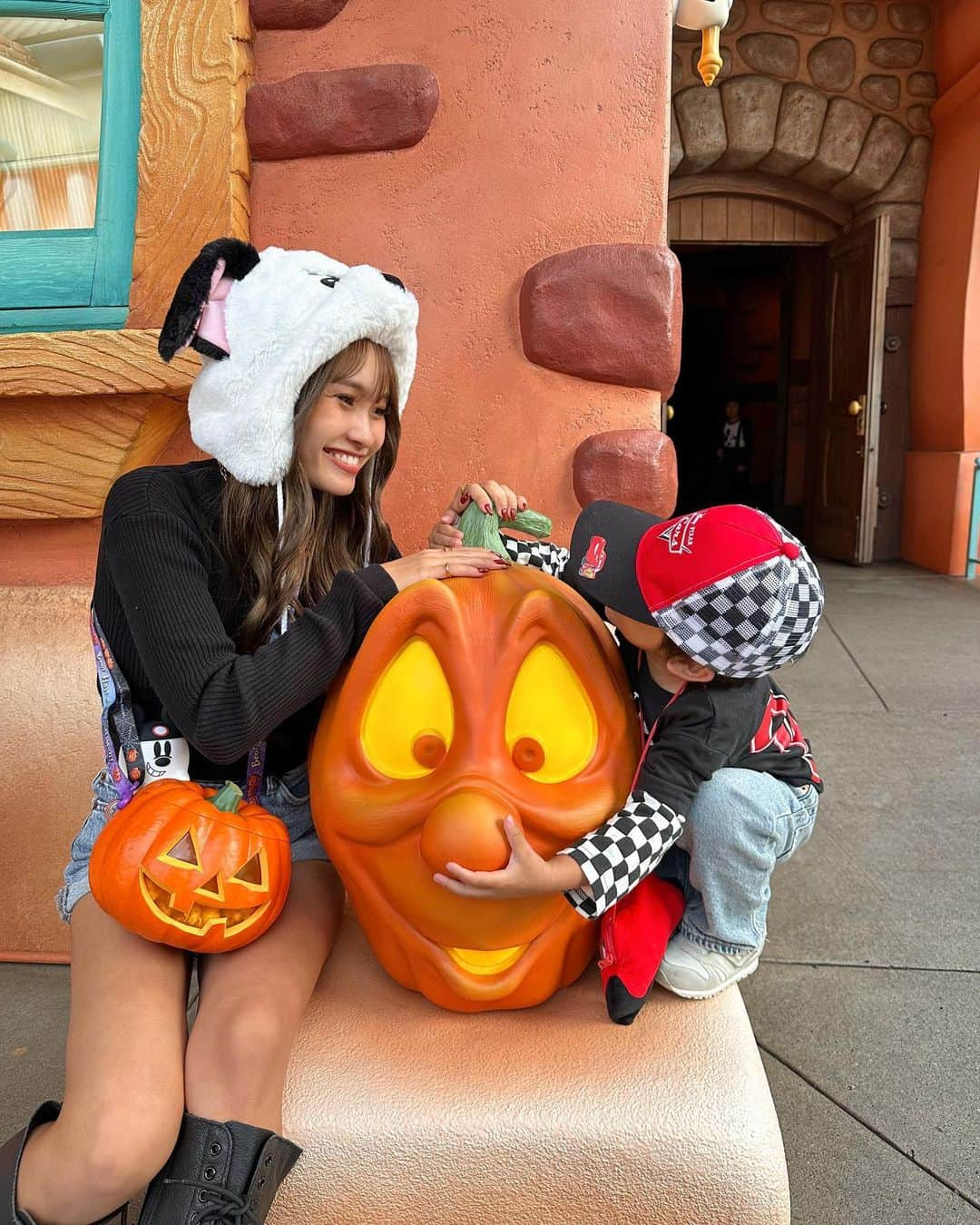 baby.maiさんのインスタグラム写真 - (baby.maiInstagram)「👩🏽🎃👦🏽  Halloween可愛かったなぁ🎃♡ りくとが好きなHalloweenの時期に行けてよかった👻  #Disney #Disneyland #ディズニー #ディズニーランド #東京ディズニーランド #toontown #ディズニーハロウィン #halloween #ディズニーコーデ」10月24日 18時35分 - maixxaloha