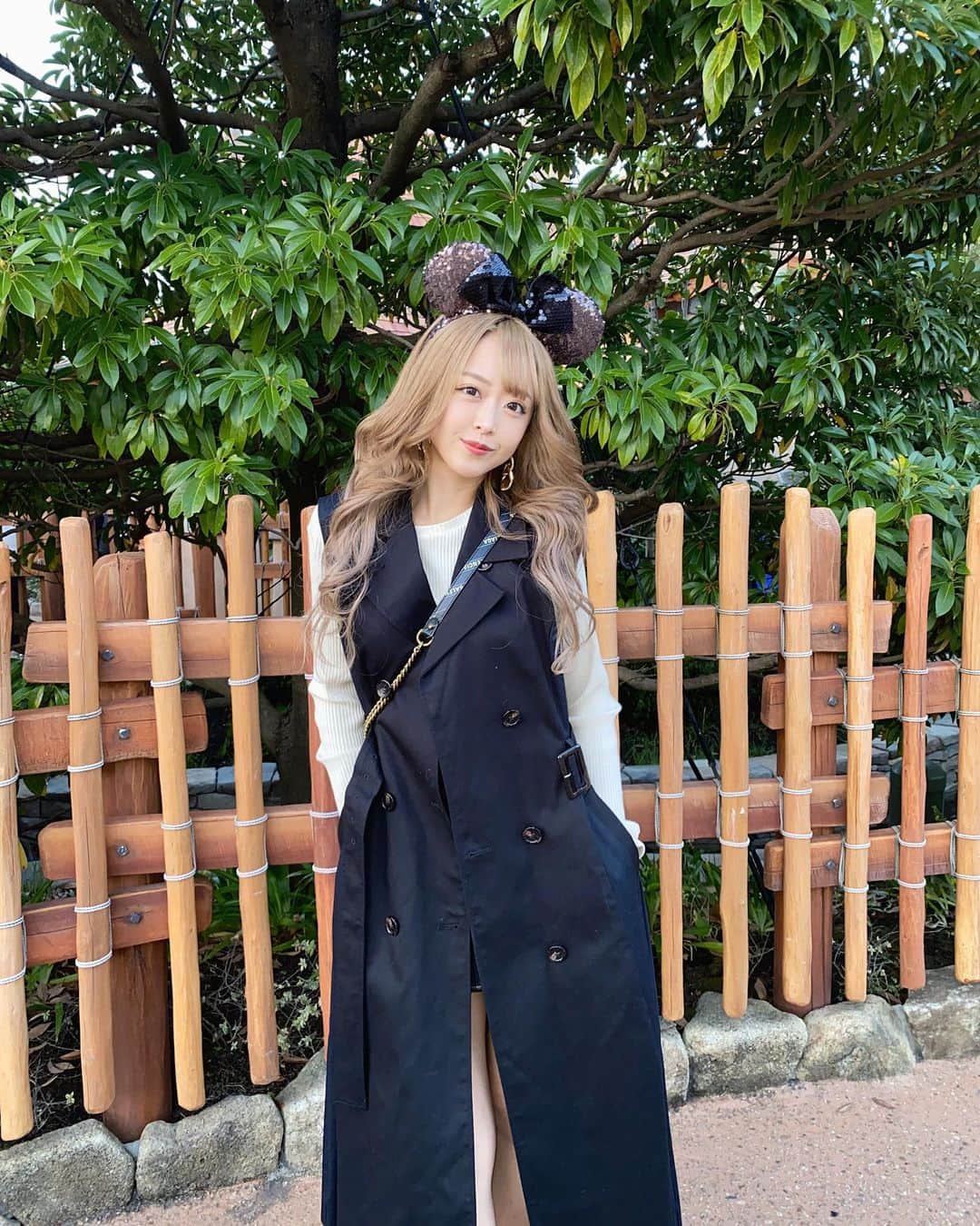 大木美里亜（みりちゃむ）のインスタグラム：「今日は、ママと2人でディズニー✌️  ママは、ディズニー来るの10年振り位だって😳  お昼すぎから行って今回は乗ったことない乗り物メインで乗ってなんかゆっくり楽しむのもありだな〜って思った笑」