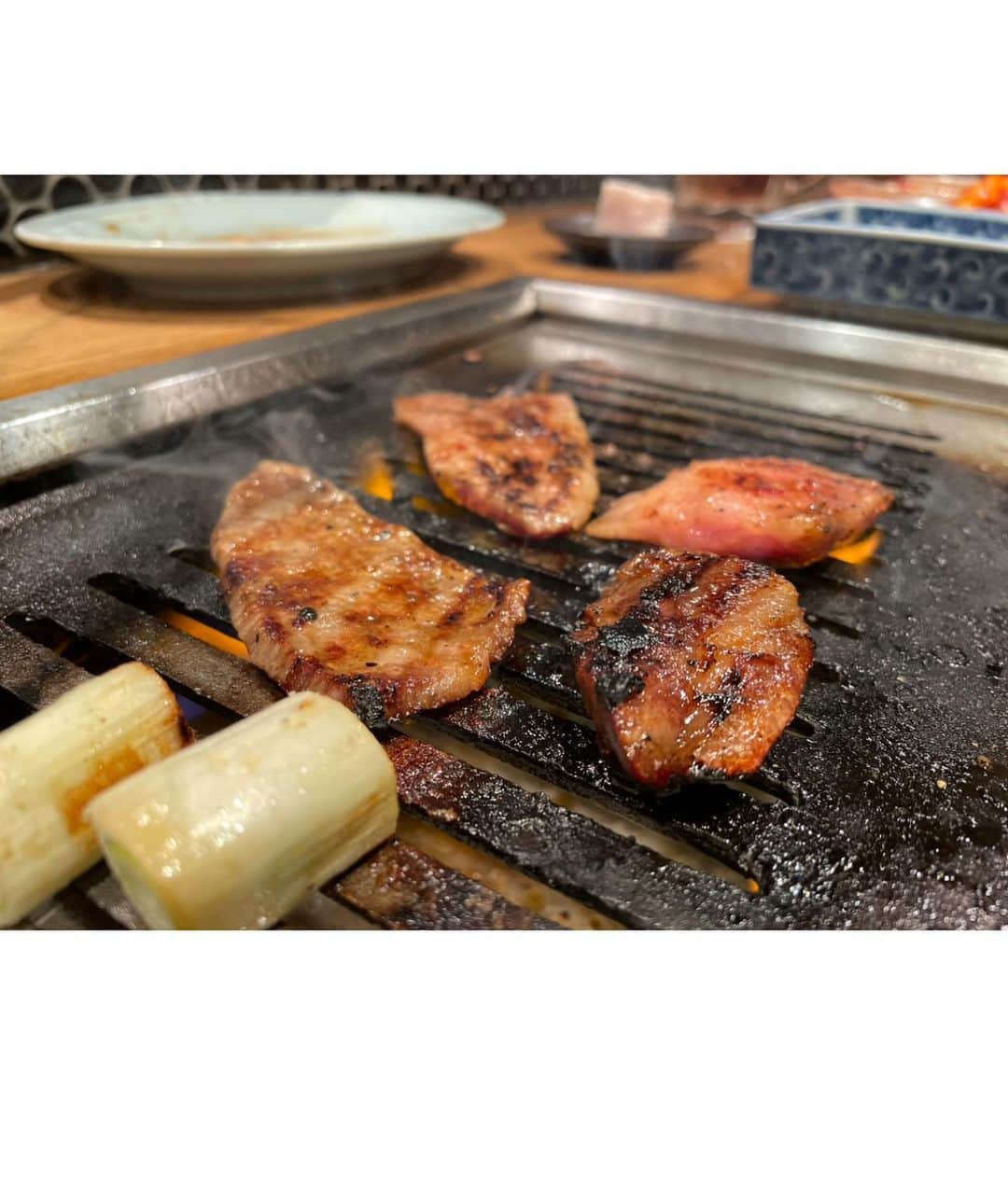 白間美瑠のインスタグラム：「大阪に帰ると絶対行く焼き肉屋さん！『肉の天満屋』本当美味しい。。。幸せです🤤 生キムチ 新鮮厚切りレバー トロてっちゃん ハツ刺し 肉たく　絶対食べて〜🤤🤤🤤」