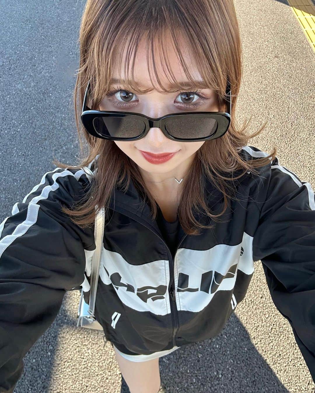 荻野心のインスタグラム：「.  ずっと狙ってたGYDAと倖田來未さんコラボのサングラス🖤  #gyda #倖田來未 さん #サングラス」