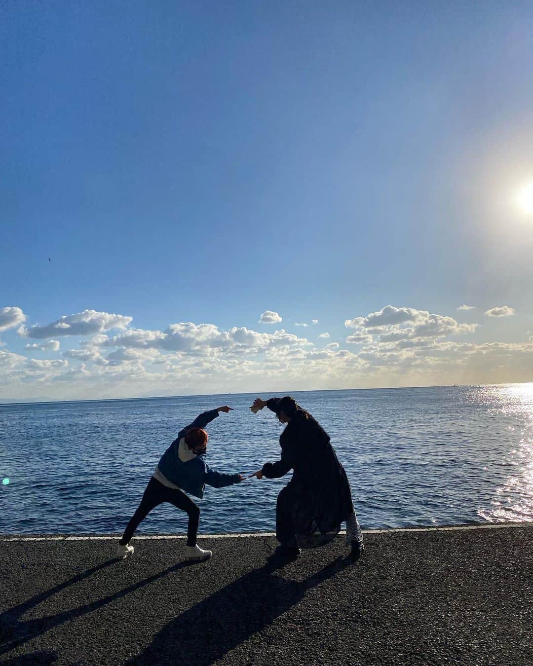 イソ・ギンチャクのインスタグラム：「海の思い出 お姉ちゃんとフュージョンw また行きたいな〜 あ、間違えたw  僕の家だった笑」