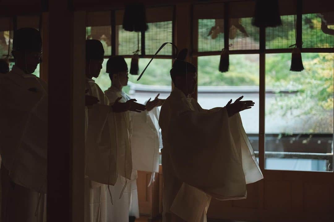 貴船神社のインスタグラム：「神嘗奉祝祭 10月17日は伊勢の神宮において神嘗祭（かんなめさい）が斎行されます。神宮における年中最大の収穫祭であり、天照大御神に新穀を供えまつり、御恵みに感謝するお祭りです。 それに伴い貴船神社でも神嘗奉祝祭（かんなめほうしゅくさい）を斎行いたします。」