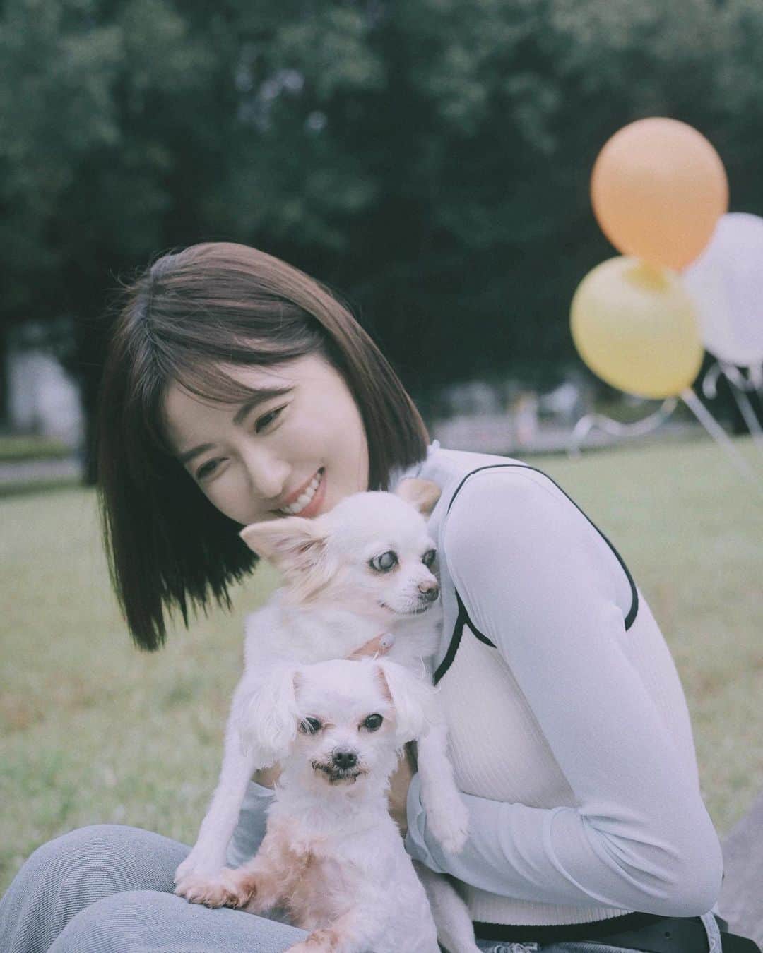 リャン・イーチェン（梁以辰）のインスタグラム：「🤍💛🧡My day! 生日快樂。  能好好守護著想守護的， 永遠都來得及珍惜想珍惜的， 可以成為這樣的大人， 那就是最棒的願望了。  #DearMyself #AndYou 🫂」
