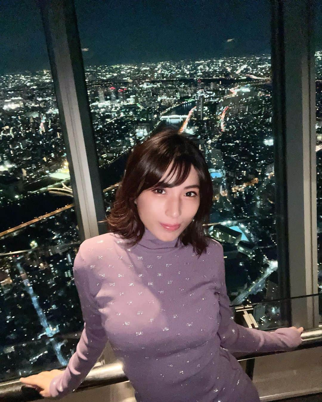 星野ナミのインスタグラム：「Viewing the lights from above that illuminate Tokyo is breathtaking 🌃 “These streets will make you feel brand new, the lights will inspire you…” 💜  #tokyo #citylights」