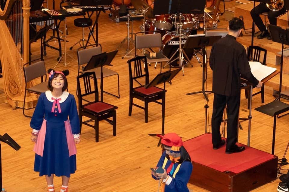 金城成美さんのインスタグラム写真 - (金城成美Instagram)「* オーケストラ公演🎃の写真たくさんあるんだけど、どれをどう載せようか、、といった感じなので、まだ周りの方々がアップしてなさそうな写真をあげておきます🎃笑  #1枚目の私なにやってるの？ #いちなるオーケストラ」10月24日 18時55分 - kinjo_narumi