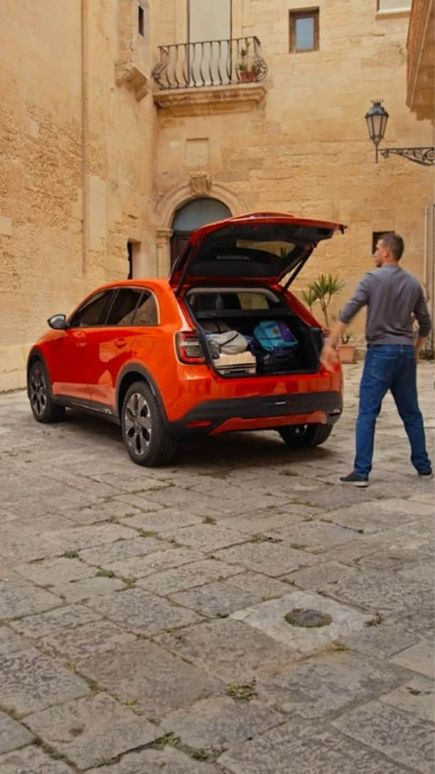 Fiat のインスタグラム：「Here's your Dolce Vita Upgrade, plus handsfree tailgate. 🔝​」