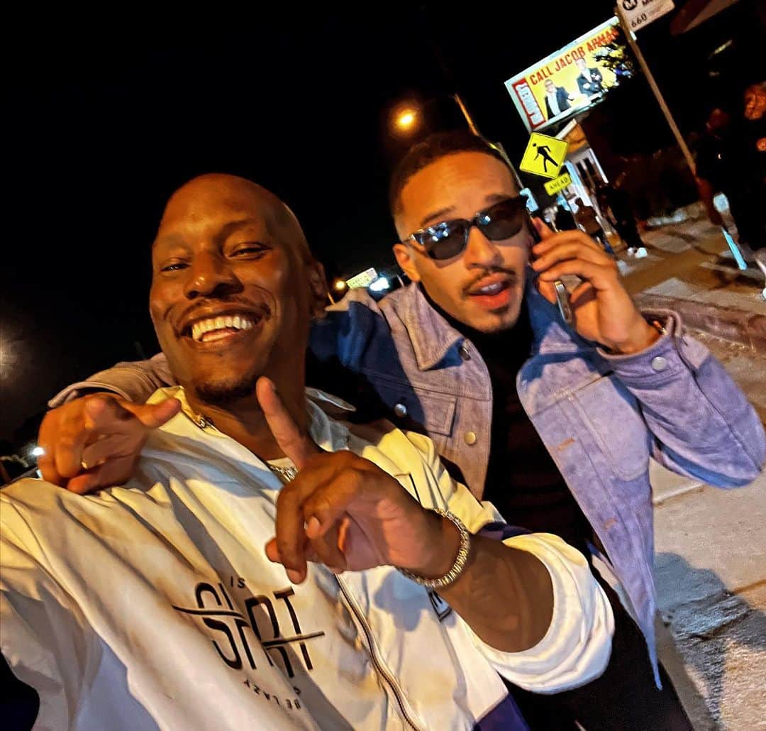 タイリース・ギブソンのインスタグラム：「When you #1 coming up on 9 weeks them late night 10 people conference calls happen! Congratulations to this good brother!!! In these LA streets I surprised my brother @octobertheking and took him to meet and get blessed to hear the greatest singer and biggest HEART for JESUS legend Momma @kimburrelllove yup…. Sat on the front row and the tears were flowing under his glasses because that’s what momma do……. That oil on KIM BURRELL IS VERY REAL!!!!! Shout to @warryncampbell @imericacampbell @teddycampbellband and many other REAL LEGENDS who’s voices moved me to the core tonight….. Yup there’s NO SUCH THING as EVER getting too familiar wirh the voice and annoyance of Kim’s voice……. Earth Shattering…. The devil tried me today and disappointed that I jumped out there again with my knee jerk reaction to the continued gaslighting…… But God landed my soul nicely……. I’m gonna sleep like a newborn and born again lol -   Jesus heal my HEART…… I want peace I want closure…. Please God….」
