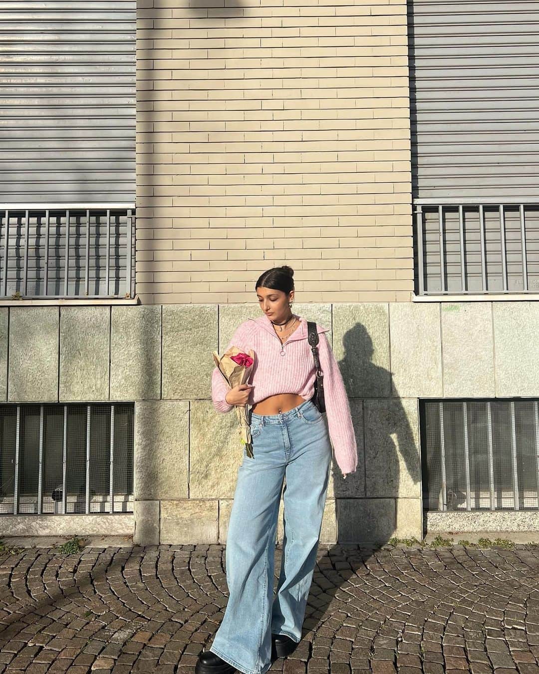 TALLY WEiJLのインスタグラム：「A fit to match the Fall aesthetic you’ve had on your Pinterest board for a while 📌 📷 @_sills_⁠ ⁠ Sweater 🔎 SPUACMALENA-PNK225⁠ Mid Waist Skater Jeans 🔎 SPADESKATE-BLU289」
