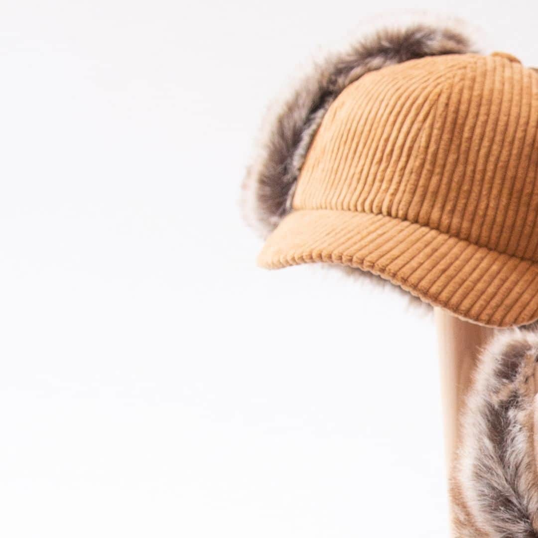 【公式】帽子専門店イチヨンプラス さんのインスタグラム写真 - (【公式】帽子専門店イチヨンプラス Instagram)「. Flightcap✈️  Take off with a warm cap !!  一点投入でおしゃれ上級者に。 今年も、人気のフライトキャップが入荷しました☺︎  生地やデザイン、カラー展開にこだわった様々なデザインをご用意しております♪ 帽子専門店ならではのフライトキャップを秋冬コーデイネートにプラスして。 是非、お愉しみ下さい。  ▼商品名 #太コーデュロイフライトキャップ ▼商品コード #101515  ¥5200(税込) Color:charcoal,black,beige,beige(2),brown,brown(2)  ._______________________________________⠀⠀⠀  商品や色々なシーンに合わせた帽子コーデ、帽子にまつわるHOW TOをお届けしています♪ 最新情報はアカウントをCheck！ 👉@14plusjp . .________________________________________⠀⠀⠀ #イチヨンプラス #帽子 #帽子コーデ #フライトキャップ#キャップ#cap#キャップコーデ#秋コーデ#ギフト」10月24日 19時13分 - 14plusjp