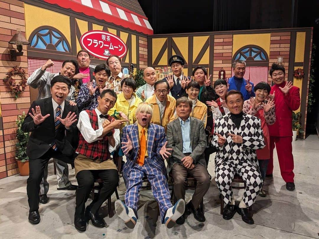 未知やすえのインスタグラム：「今日からNGKの新喜劇は 吉田ヒロ芸歴40周年記念公演✨ ヒロ君から皆んなにお弁当の 差し入れ頂きました！ NGKの劇場からのお祝いに ヒロ君の和菓子頂きました！ ありがとうございます❣️ 1週間頑張るぞー。 #NGK #よしもと新喜劇  #吉田ヒロ #差し入れ #お弁当 #ありがとうございます」