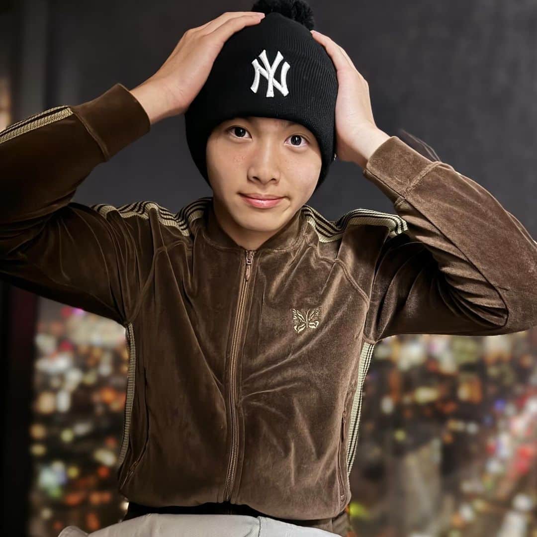 今井暖大のインスタグラム：「寒くなってきたしニット帽の季節きたよー！でも帽子似合わないやー！！」
