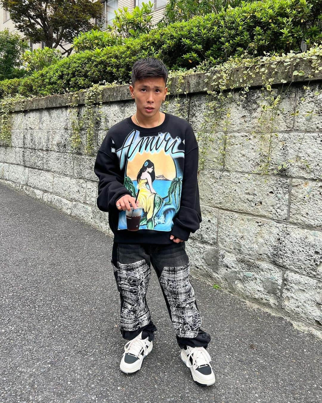 岩田翔吉のインスタグラム：「今を大切に。 The time remaining for this year too is another two months✌🏼 Life is short, time is fast and no rewind. So enjoy every moment as it comes🍂  #amiri #posty #vetements #sauna #mtfuji #静龍苑 #thehope #outfits #nevergrowup #aj1chicago #ootd」