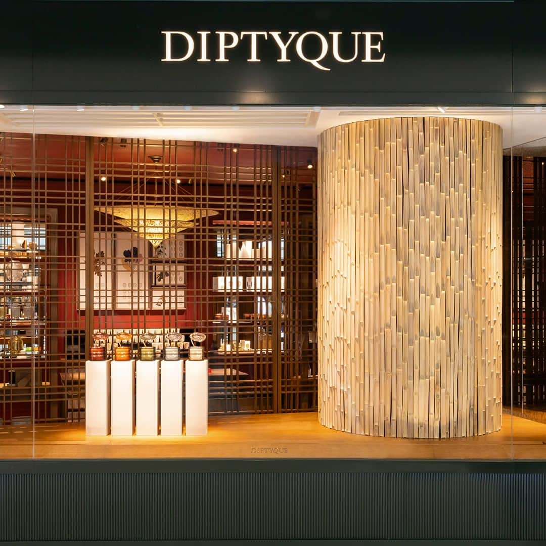 ディプティックのインスタグラム：「Diptyque is delighted to announce the grand reopening of our Hong Kong flagship at IFC mall, a celebration of artistic allure and sensory discovery.The reimagined space is the only boutique in Hong Kong that carries Diptyque's new decoration range, featuring fine objects for the home that symbolize creative passion and delicate simplicity. #Diptyque #Opening #HongKong」