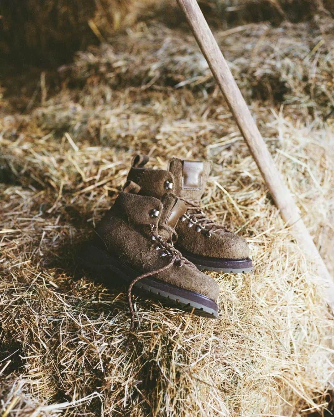 ブッテロのインスタグラム：「Explore Buttero’s artisanal excellence through the ALPI BOOTS, a perfect embodiment of versatility and contemporary style.  #Buttero #ButteroFamily」