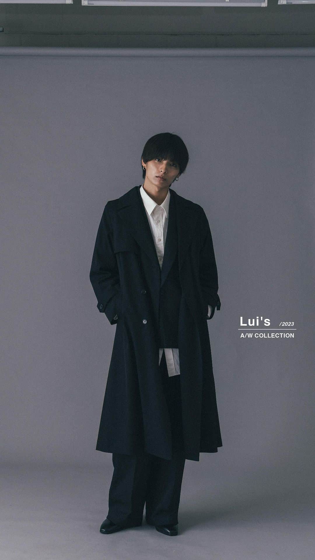 Lui's Lui's official instagramのインスタグラム：「⬜︎ long trench coat / ¥42,900 + tax  ドレッシーで綺麗な見た目のロングトレンチコートなので、シャツやセットアップに合わせて着て頂きキレイめでドレッシーなスタイルで合わせて頂くのがオススメ。  また今季は、スウェットやフーディに、ワイドパンツやカーゴパンツを組み合わせた、キレイめカジュアルな90’ｓスタイルを楽しんで頂くのもオススメ。 キレイめからカジュアルまで様々なスタイルで合わせて頂けるトレンチコートです。」