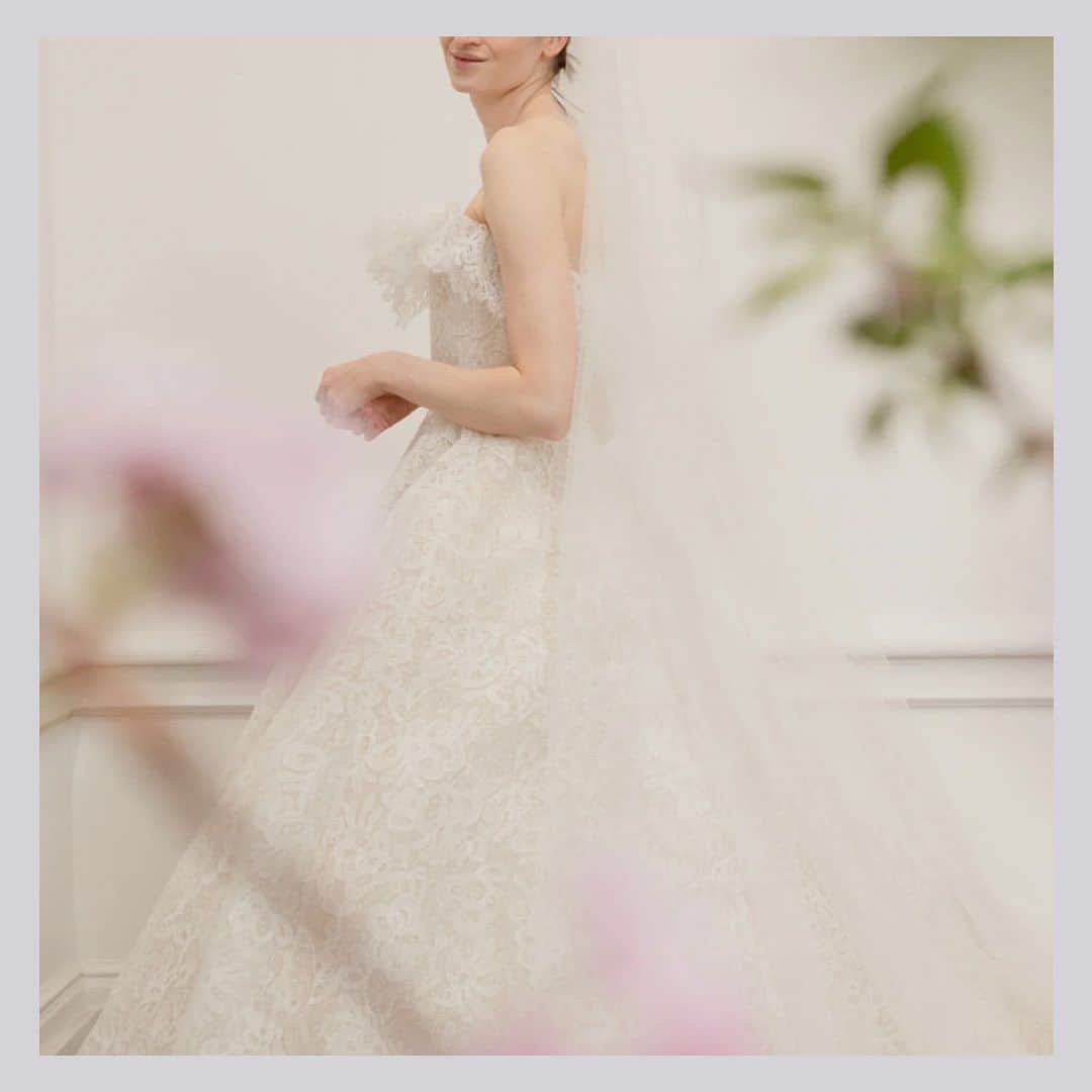 Authentique Authentiqueのインスタグラム：「. 【NEW COLLECTION FAIR 開催のお知らせ】  今秋、日本初上陸！パリ発のオートクチュール注目ブランド STEPHANE ROLLAND（ステファン・ローラン）、 世界最高峰のELIE SAAB（エリー・サーブ）など 大人気ブランドの新作ドレスが集まったドレスフェアを Authentique銀座にて2日間限定で開催いたします🌿  入荷したばかりの2024最新コレクションを取り揃え Authentiqueで人気のドレスをご準備しております。 ぜひNEW BRANDやAuthentiqueの世界観をご体感くださいませ🕊  今回のNEW COLLECTIONフェアは 2日間限定11組様を抽選にてご招待致します。 応募条件等、以下をご覧頂いた上でご応募くださいませ。  <新作ドレスフェア概要＞ 開催日程：2023年11月24日25日 開催場所：Authentique銀座 HP内ご来店予約よりご応募頂いた花嫁様の中から 11組様を抽選でご招待致します。  ※ほとんどのドレスが国内でも一点もののご用意のため、ドレスの仮予約は承っておりません。 ご契約の際はお内金80,000円をお支払いいただいておりますので予めご了承下さい。  ＜応募条件＞ ・2024年5月までにお式を迎える方 ・式場と会場がお決まり方 ・提携先以外のお客様かつ会場にお持ち込み許可を頂いている方 ・当日着用のドレスがお決まりでない方  ＜応募方法＞ HPのフェアページ 「NEWCOLLECTION FAIR－STEPHANE ROLLAND・ELIE SAAB－」 ページ内ご来店予約フォームよりご応募ください。  ご応募締め切り：2023年11月12日まで 当選発表：2023年11月14日より順次ご連絡をさせていただきます。 ※当選後のキャンセルはお断りしております。 　万が一ご都合が合わない場合や、体調が優れない場合は事前にお知らせください。   #オーセンティックな花嫁 をつけて、 ぜひ素敵なお写真をシェアしてください🕊  #ウエディングドレス #ウェディングドレス #eliesaab  #stephanerolland #インポートドレス #オーセンティック銀座」