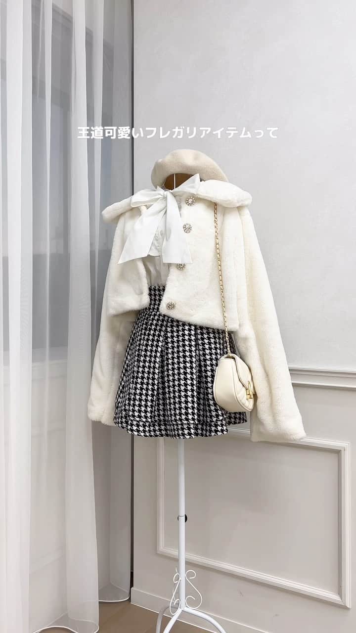 apres jour(アプレジュール) のインスタグラム：「【new arrival🎀】10/26(thu)21:00〜 ⁡ ◆リボンタイ×フリルデザインのガーリーブラウス♡ ⁡ リボンタイ×フリルデザインの王道フレンチガーリーなブラウスが登場！ 肩、胸元、袖口にフリルがついており、 後ろ姿や手元まで抜かりなく映えるアイテムとなっております♪ ⁡ 胸元にはアプレのロゴ刺繍が入っており、 細部のディテールまでこだわったアイテムです。 ⁡ アウターからリボンタイを出すスタイルも秋冬らしく、 可愛く着用いただけます！ 暑過ぎず、薄過ぎずなブラウスなので今の時期にはもちろん、 スタイリング次第で春先まで長期でお楽しみいただける1枚です♡ ⁡ ⁡ #フリルデザインボウタイブラウス  商品番号🔎985143 サイズ…F/XL ¥3,595(taxin) ⁡ ⁡ こちらの画像はインスタ用に加工しておりますので、カラーの雰囲気が実際の商品と異なる場合がございます。 商品ページにてカラーのご確認をお願い致します。 ⁡ #ZOZOでしか買えない #アプレジュール #アプレ部」