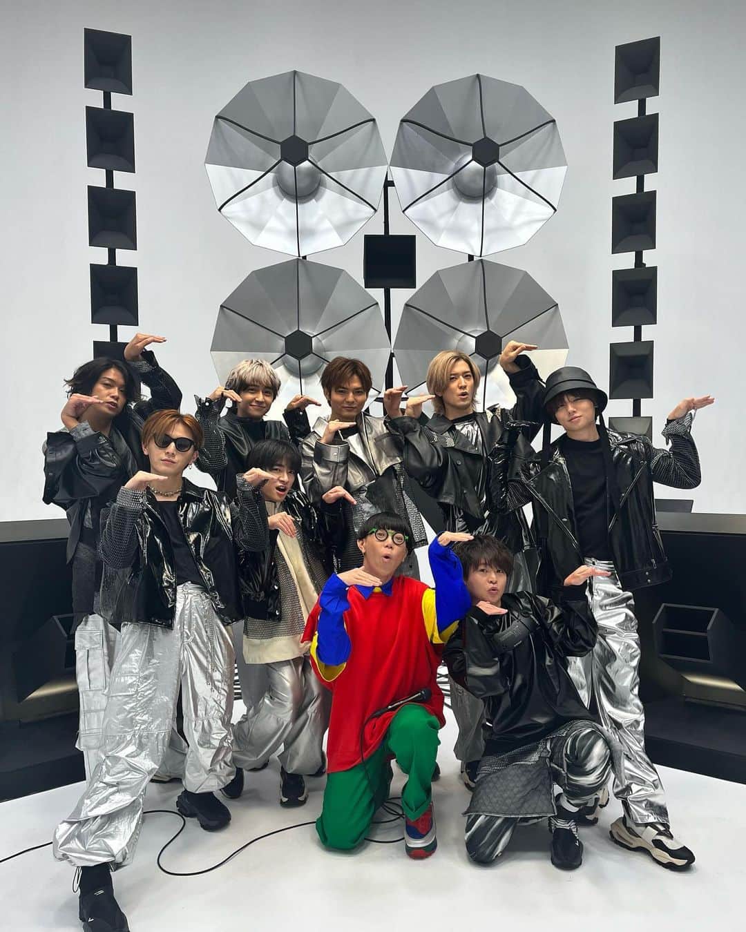 SO-SOのインスタグラム：「❗️New Video OUT NOW❗️  Hey! Say! JUMP - Ready to Jump [Official Music Video feat. SO-SO YouTube Limited ver.]  Hey! Say! JUMPさんに提供させて頂いた新曲「Ready to Jump」のMVが遂に公開です！  僕もガッツリ出演しております！笑 メンバーの皆さんのダンスが超カッコいいので、是非たくさんの方に観て欲しいです🙌  #HSJ_ReadytoJump #HeySayJUMP」